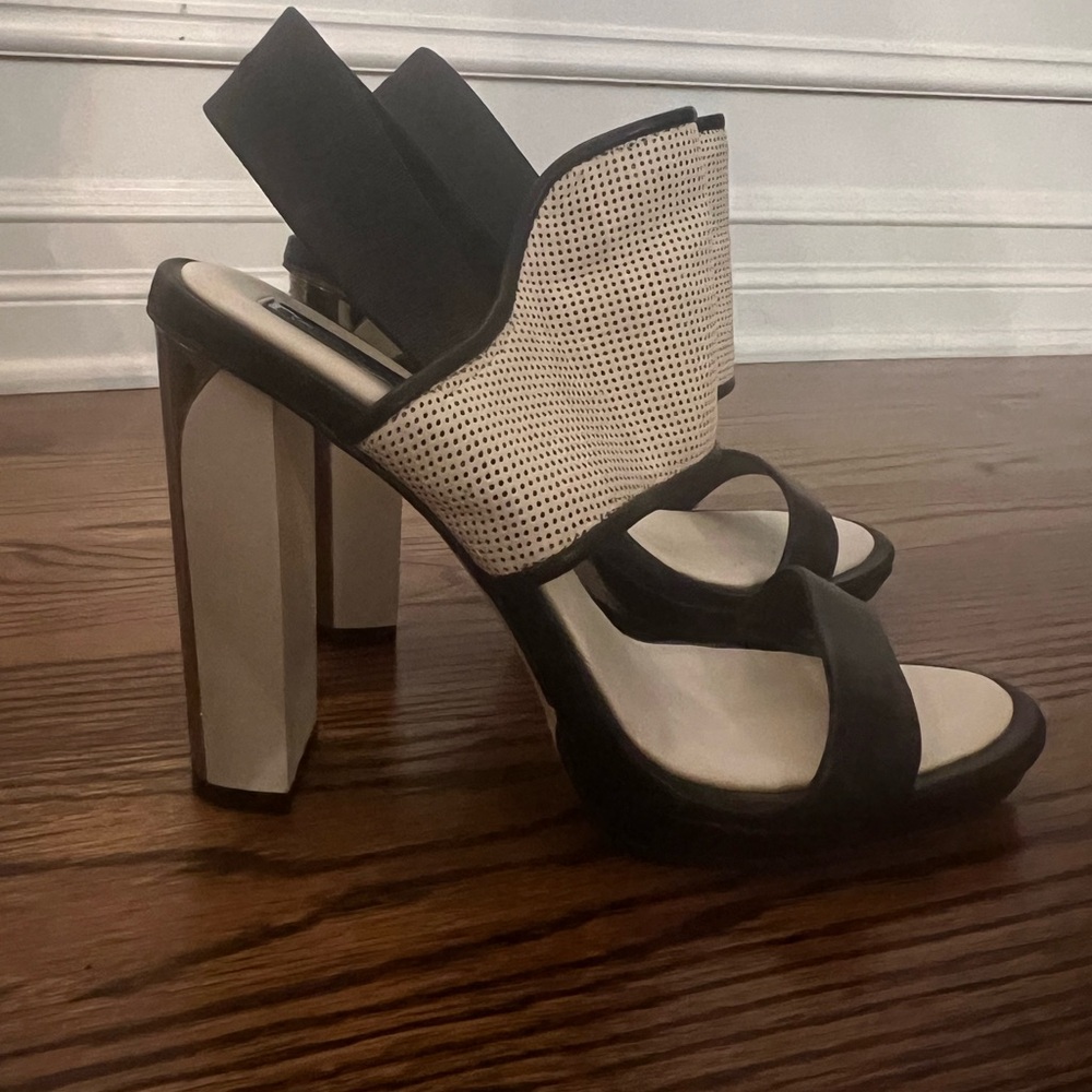 Bcbg maxazaria shoes size 8 - Picture 4 of 8